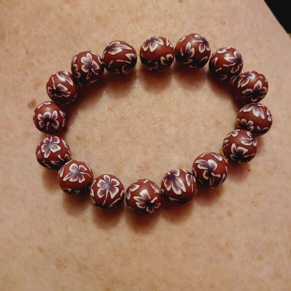 Hand painted wooden stretch Bracelet - Picture 4 of 5